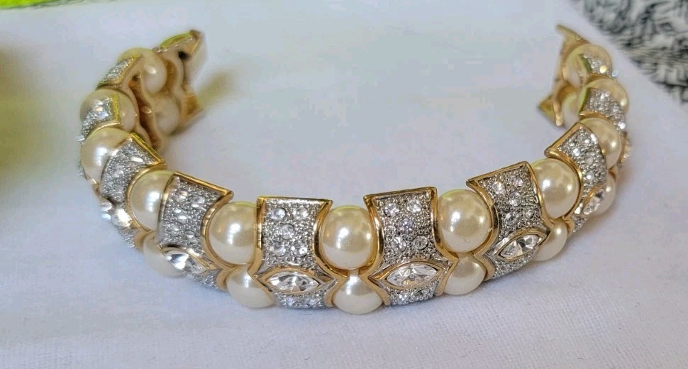 NWOT GOLD FAUX PEARL CRYSTAL 1″ TALL CUFF FLEXIBLE BRACELET DESIGNER STYLE