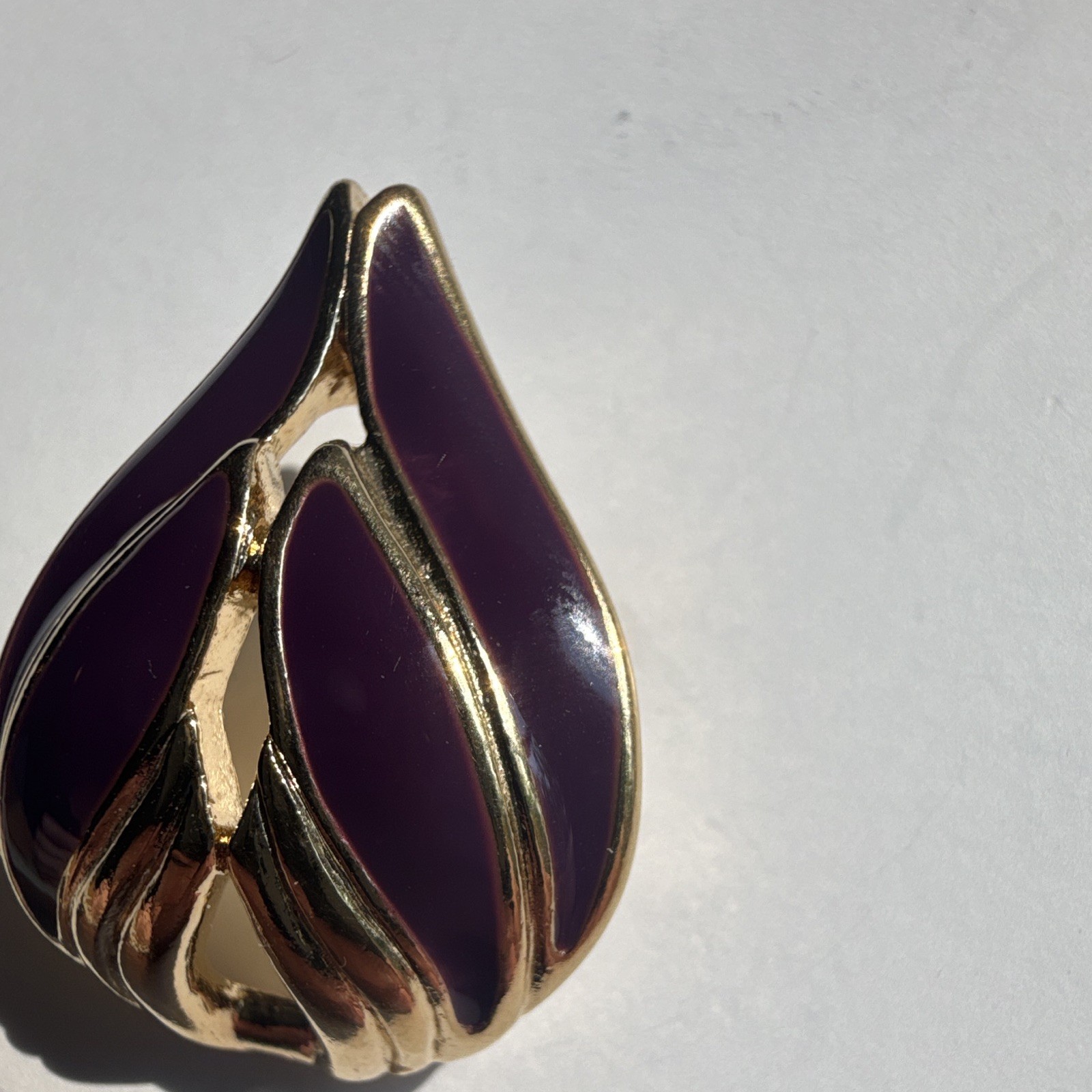 VTG 1980s/90s Trifari Signed Teardrop Purple Enamel Gold Tone Stud Earrings