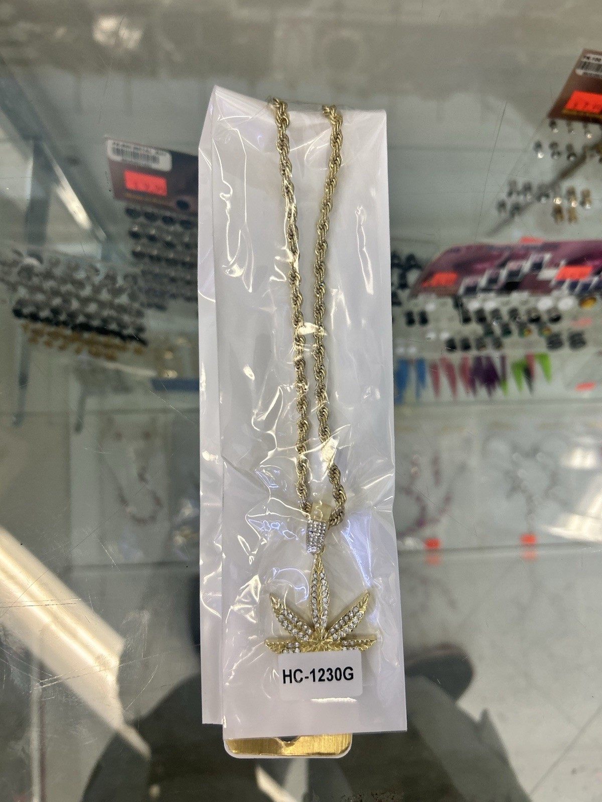 Men’s Gold Tone Rope Chain Rhinestone Cannabis Marijuana Leaf Pendant Charm New