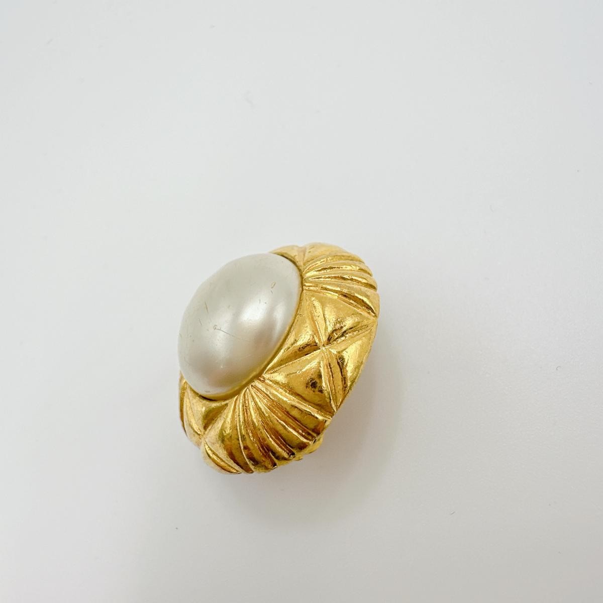 CHANEL Vintage Gold Plated Earring Fashion Jewelry Accessories Gold Women