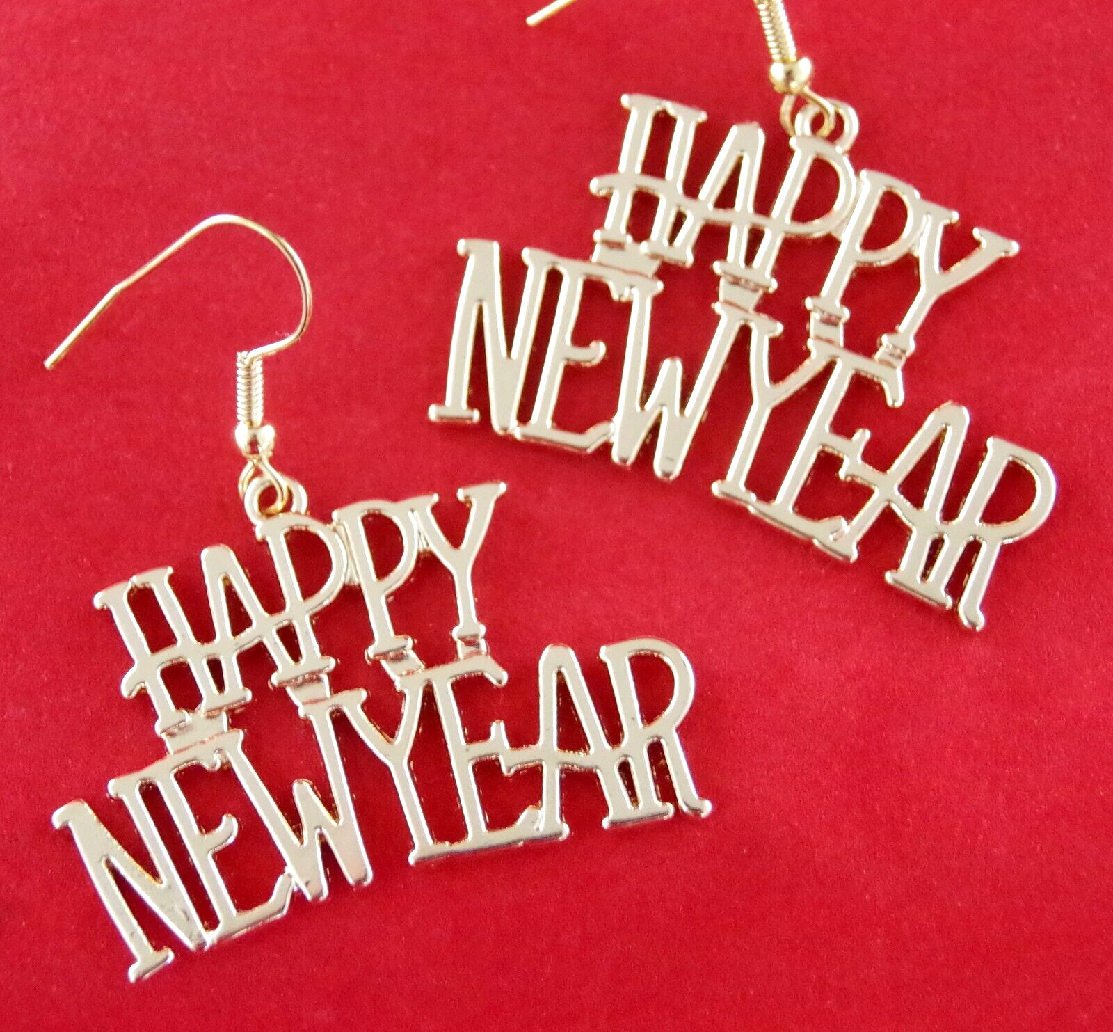 1.5″ NWOT “HAPPY NEW YEAR” GOLD TONE NEW YEAR’S EVE DROP DANGLE PIERCED EARRINGS