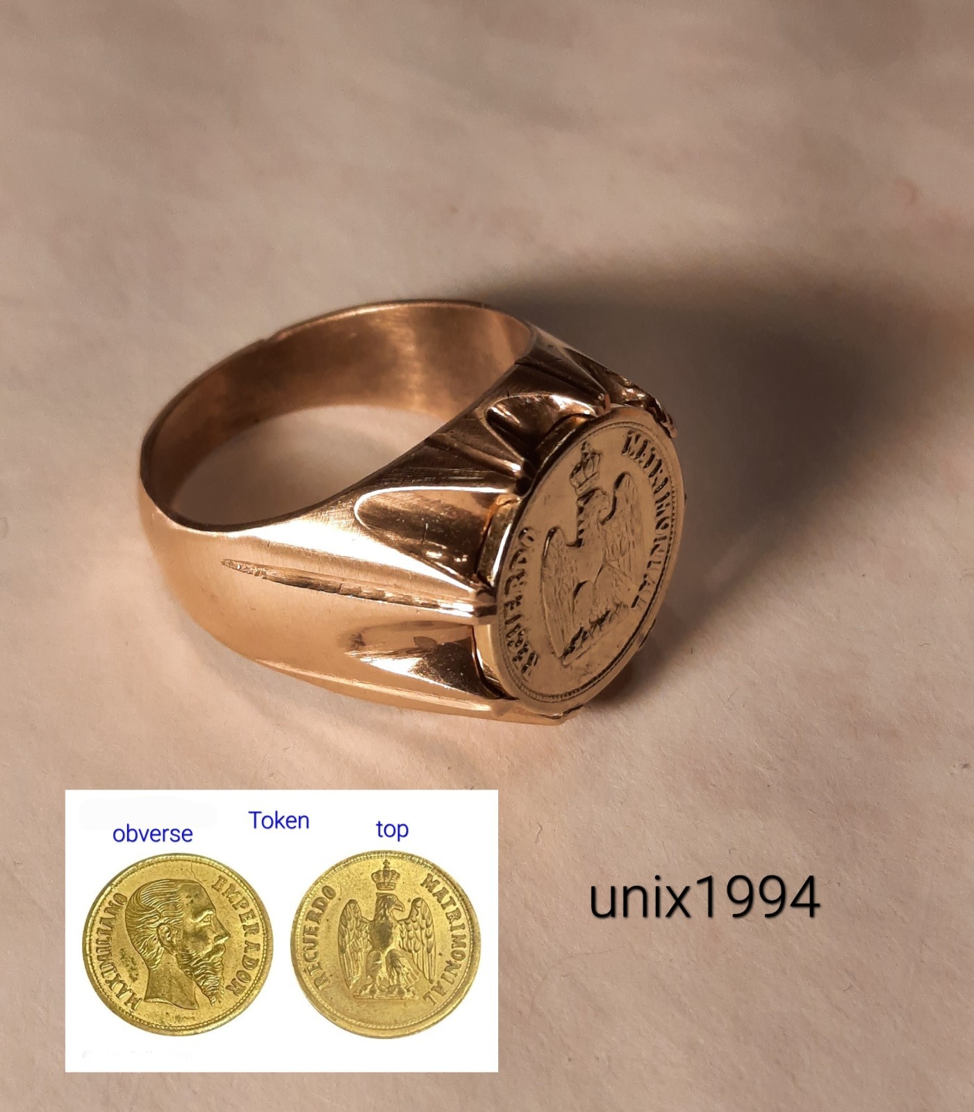 Vintage Recuerdo Token- Ring Medallion Ring Gold Tone size 10-10.5