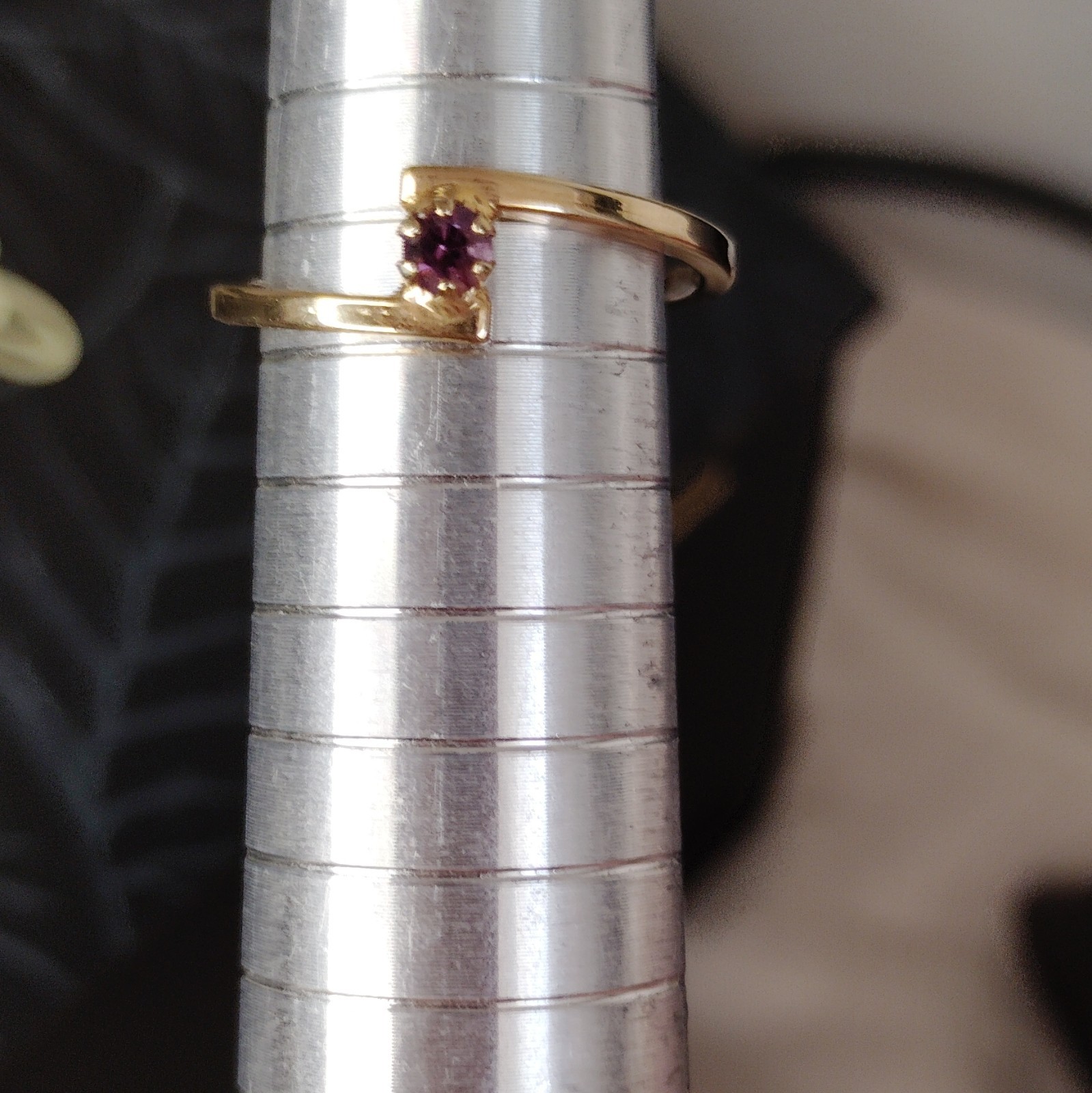 Gold Tone Bypass Band Ring Round Purple Stone Prong Set Metal 1 Gem Size 6.5