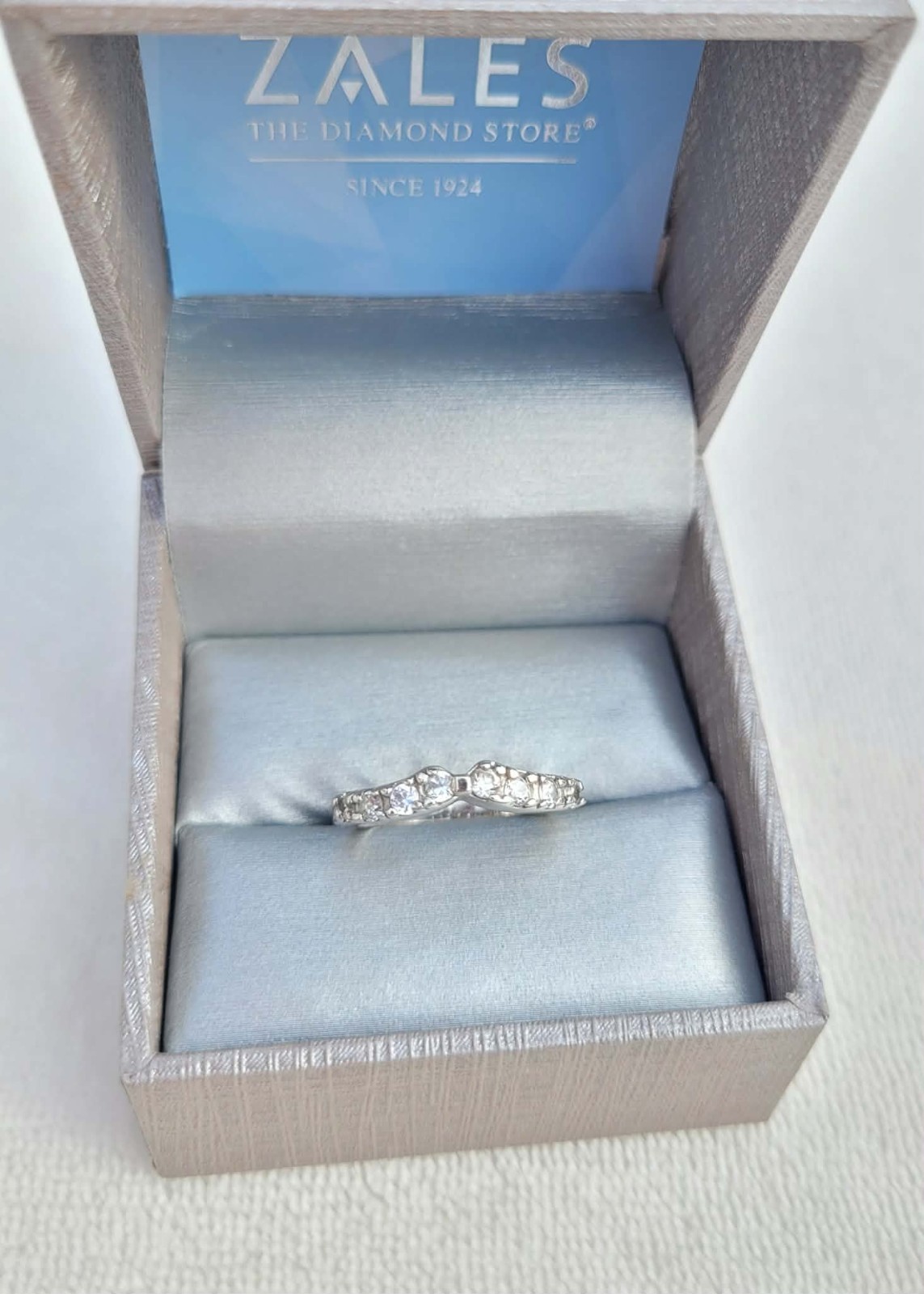 Sterling Silver White Quartz Chevron Curved Wedding Band Ring Sz 8 in Zales Box
