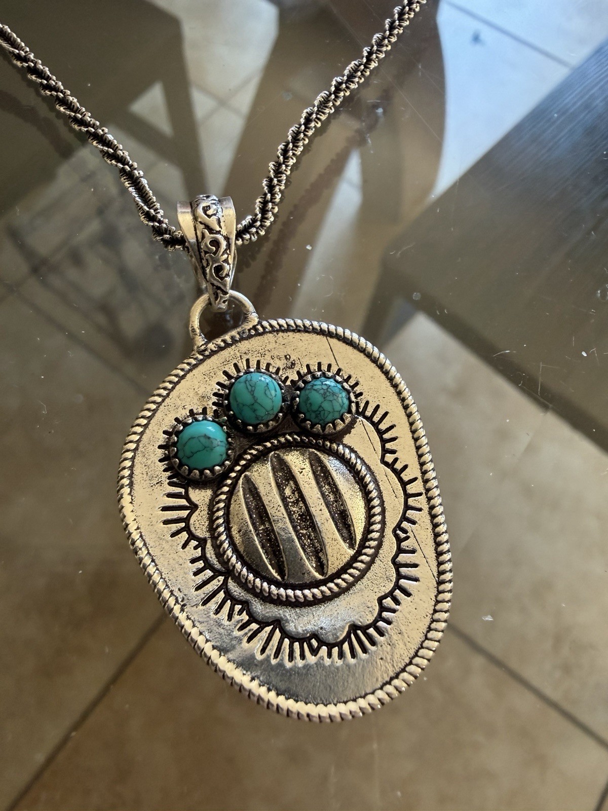 Silver-Tone Oval Pendant Necklace 3 Blue Stones Rope Chain Lobster Closure.