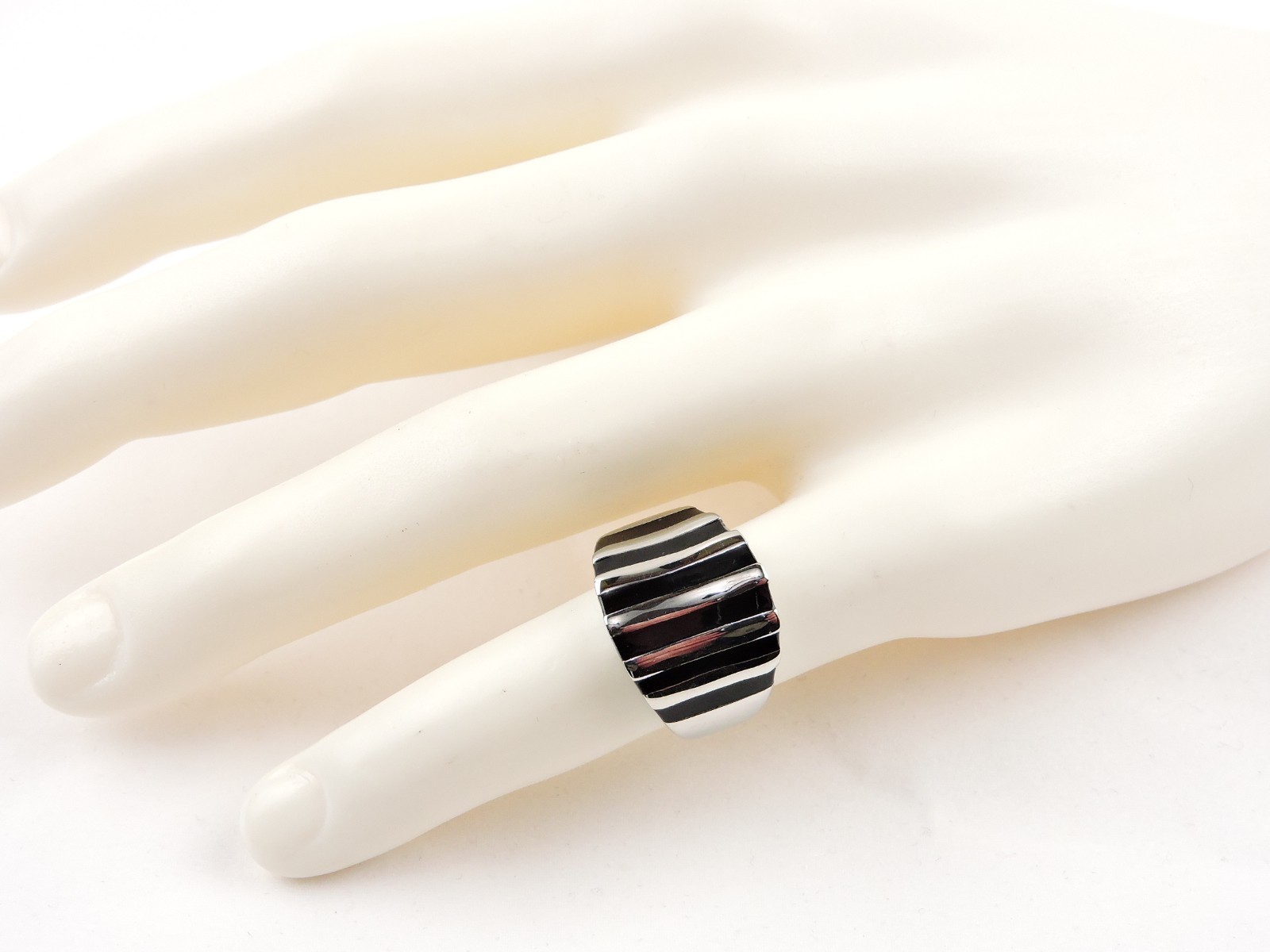 Stainless Steel Wide Band Ring With Black Accents – Free Gift Packaging