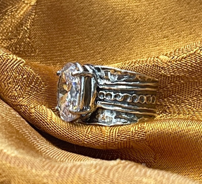 Beautiful 925 silver ring with oval clear stone. sizes 5 to 10. NEW!!!
