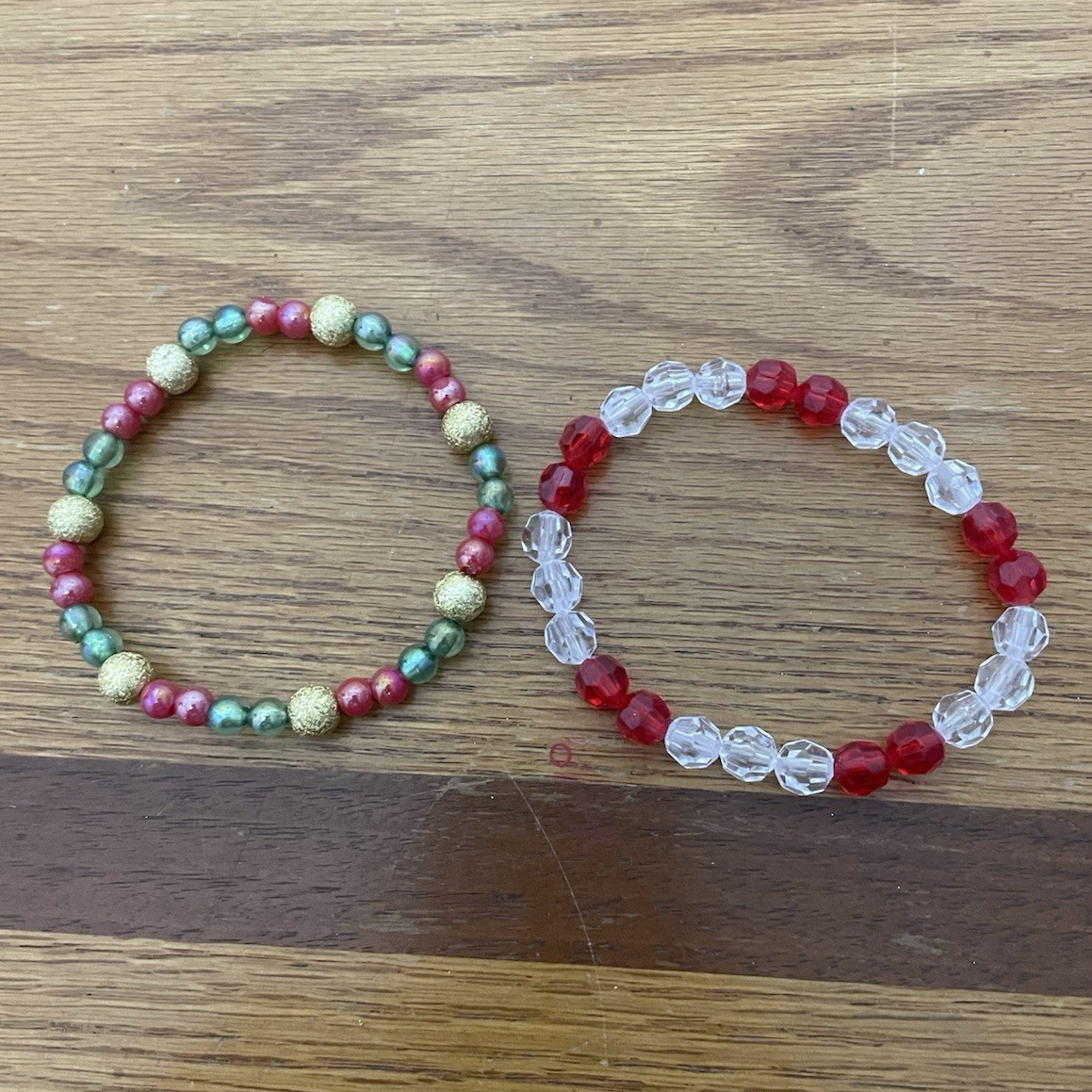 HMADE Lot of 2 Round Beaded Stretch Stackable Bracelets – Red/Clear & Green/Pink