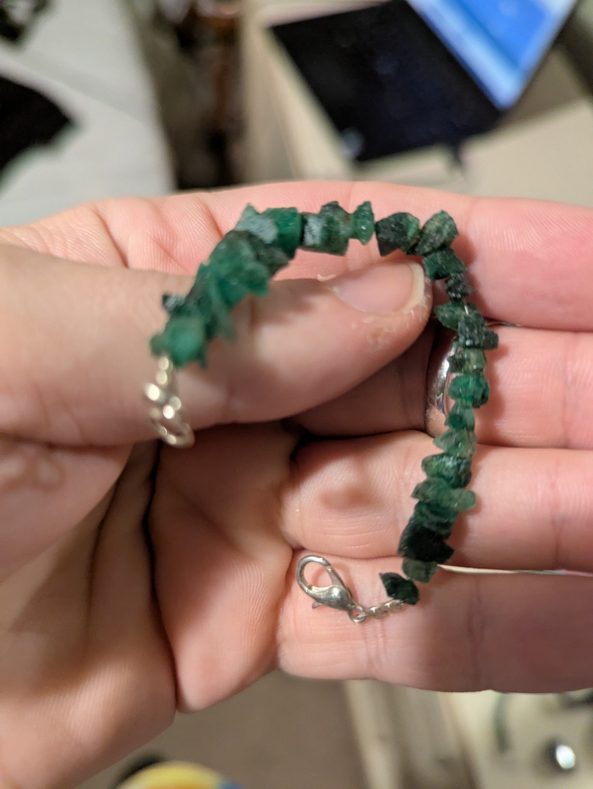 Short Emerald Bead Bracelet 5 In
