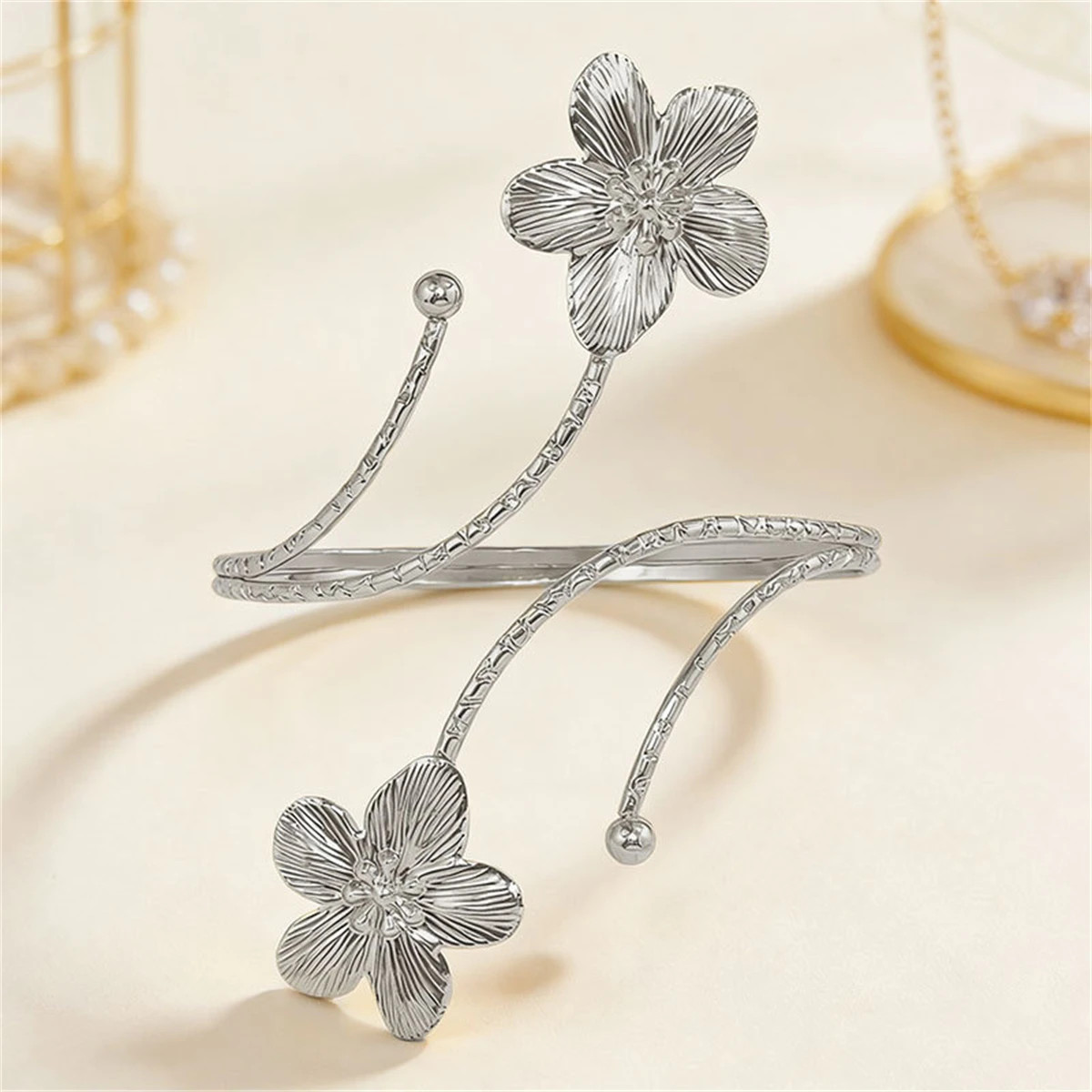 Women’s Boho Metal Flower Upper Arm Bracelet Vintage Punk Spiral Armlet Jewelry