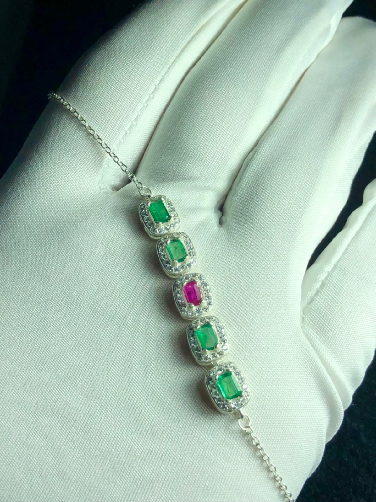 28Carat Natural Swat Emerald Ruby And white Sliver Braclet From Woman Collection