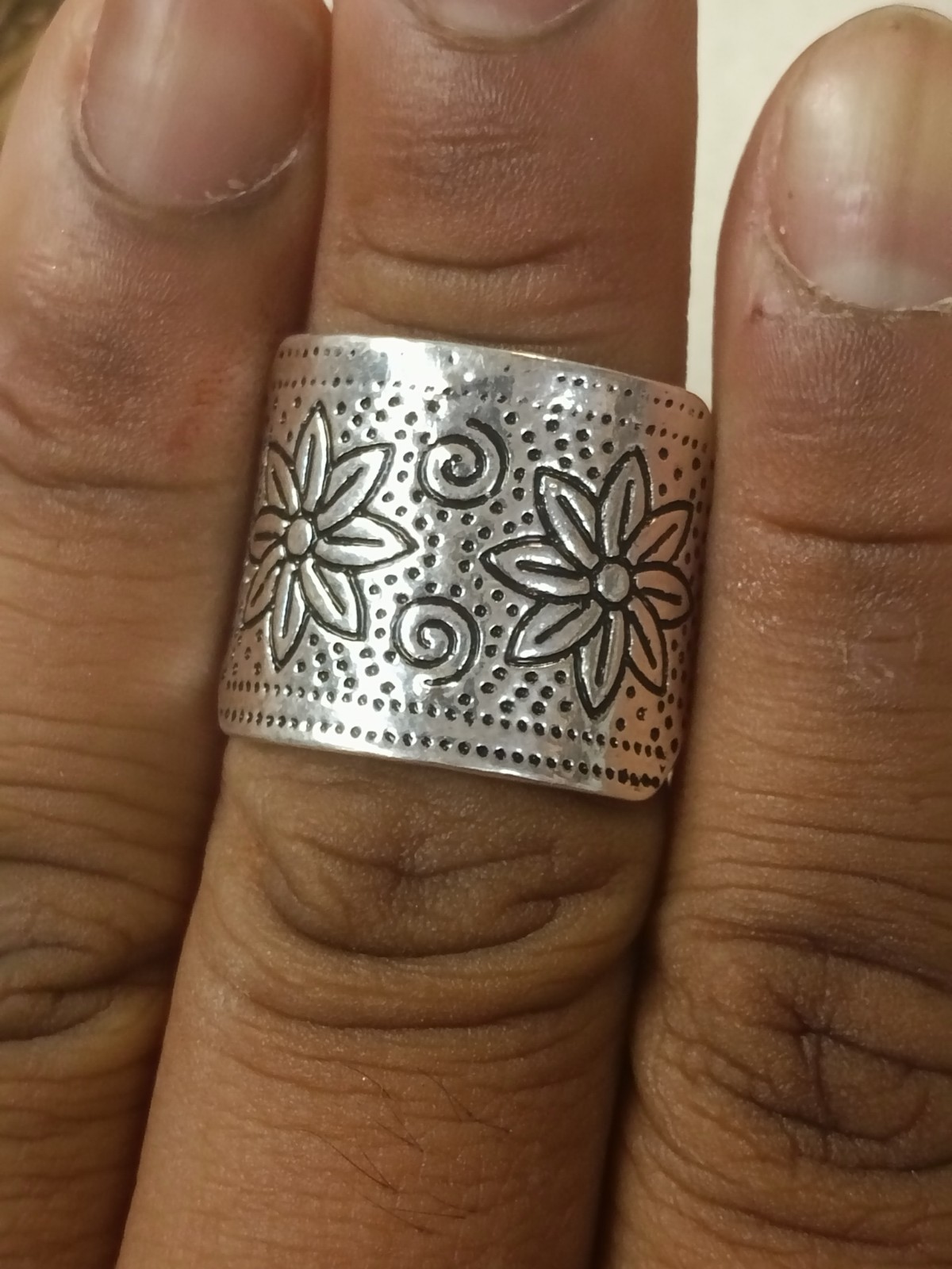 vintage Silver Tone Adjustable Wide Band Ring Floral Swirl Etched Design,