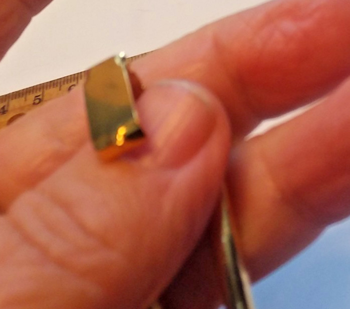 7.75″ Gold Tone Square Link Bracelet With Fold Over Clasp 01-01-2026