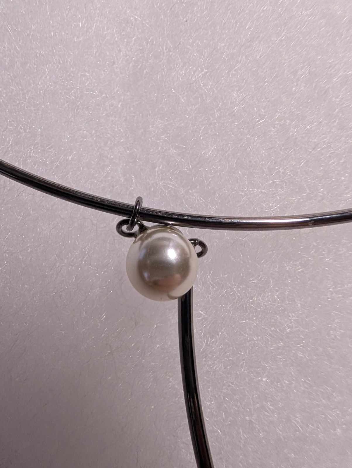 Berricle 16″ Wire Choker Necklace with Pearl Accent