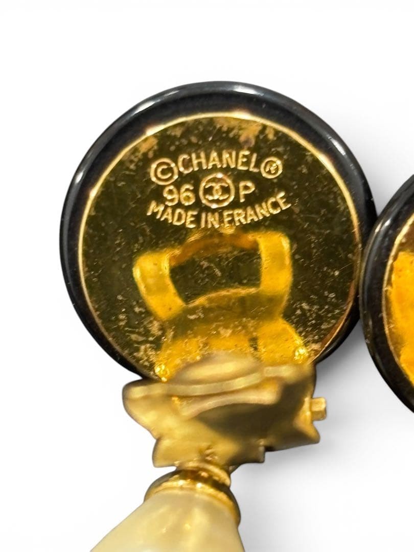 CHANEL Coco Mark Pearl Earrings 96P Gold Black Logo Clip-On Vintage Accessory