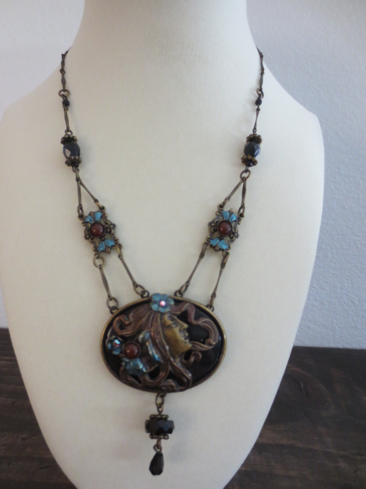 NEW Sweet Romance Art Nouveau Lady Crystal Chain Necklace Swarovski BEAUTIFUL!