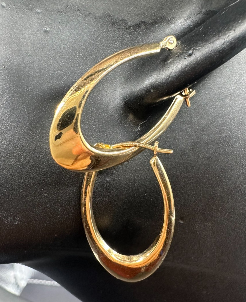 Estate 14K Yellow Gold Oval Hoop Earrings – Lightweight, Classic Design (0.93g)