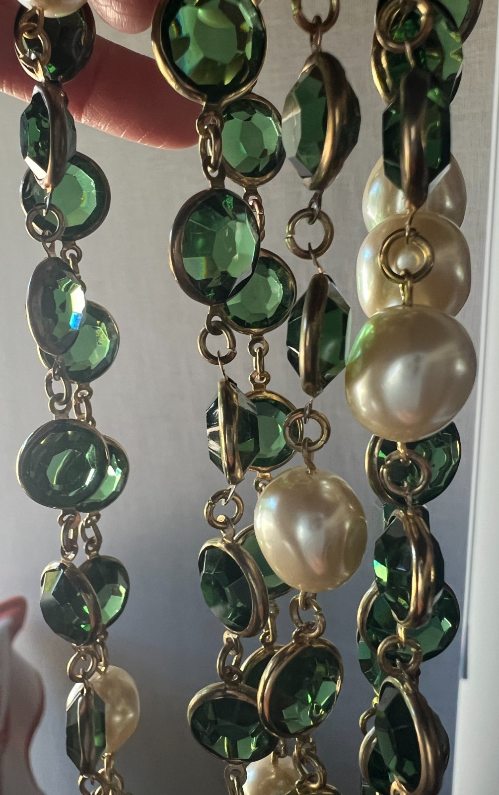 CHANEL Emerald Green Gripoix and Faux Pearl Sautoir Necklace (40″ Long)