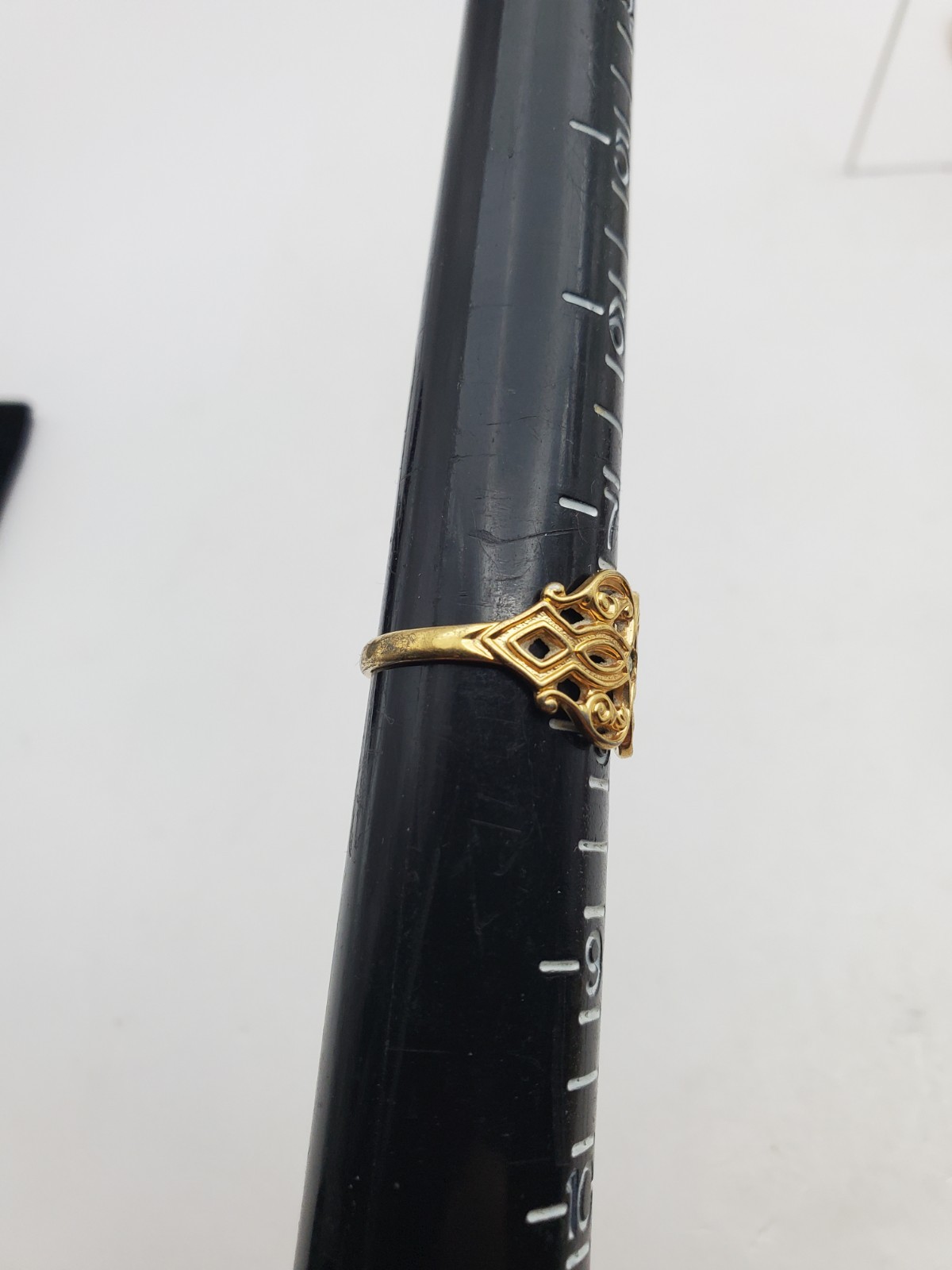 Vtg AVON 70’s Victorian Revival Filigree Ring Sz 7.75 Rhinestone Center
