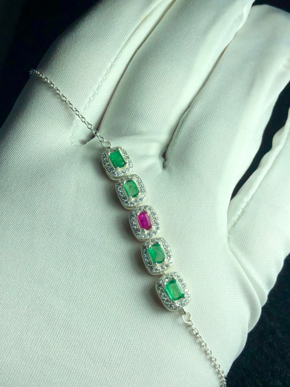 28Carat Natural Swat Emerald Ruby And white Sliver Braclet From Woman Collection