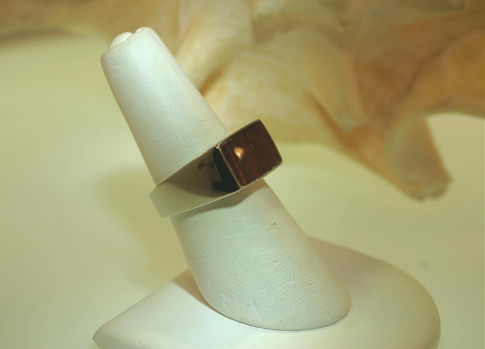 9.5MM TUNGSTEN CARBIDE INLAID RECTANGLE HAWAIIAN ACACIA KOA WOOD CIGAR BAND RING