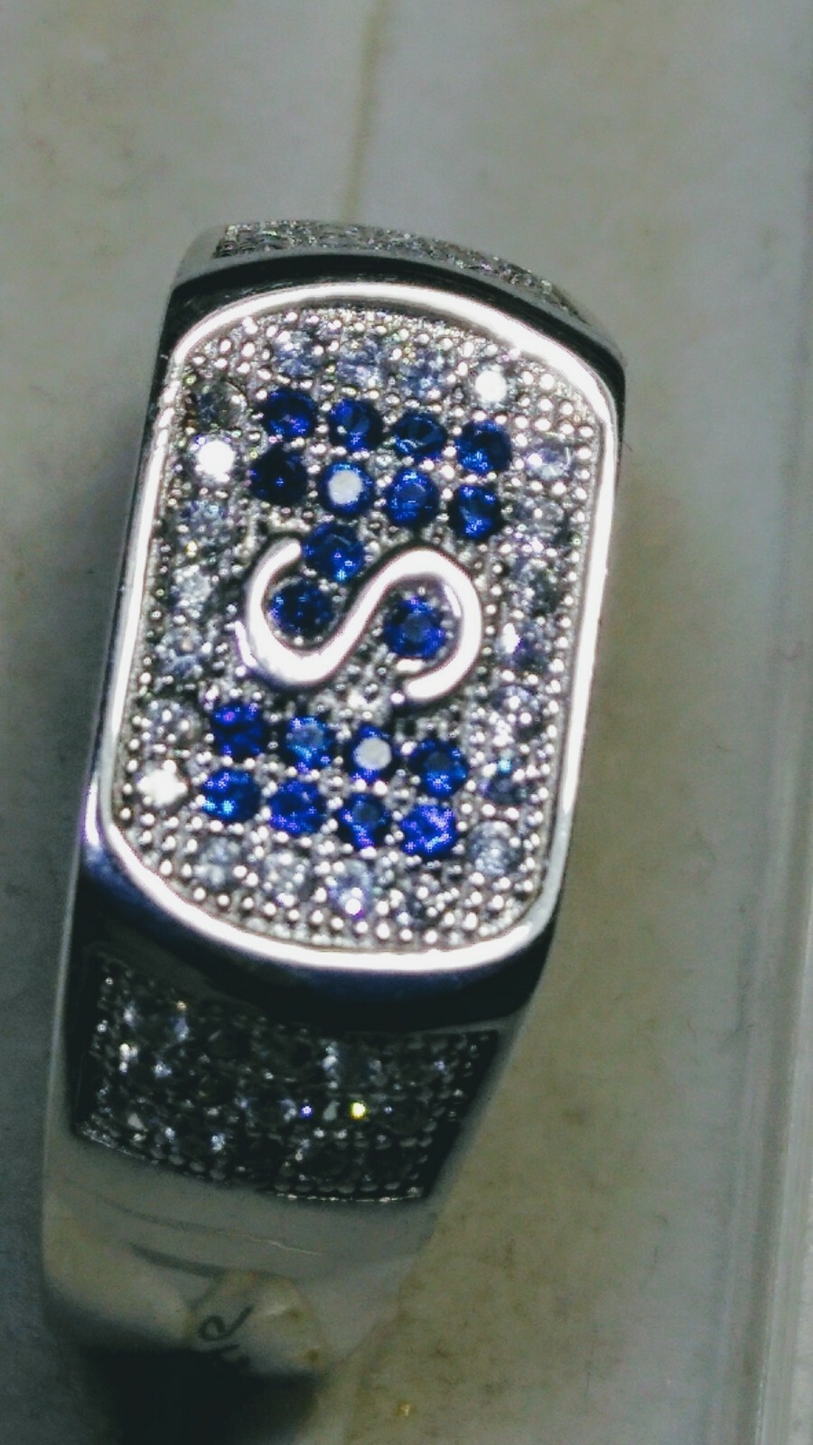 CHARMING DESIGNER CZs SET RING IN STERLING SILVER.925 RING SIZE 9.0-9.25!