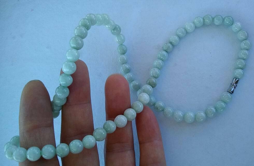 Jade necklace for lady,5mm round beads with a case, approx. 78 pcs beads