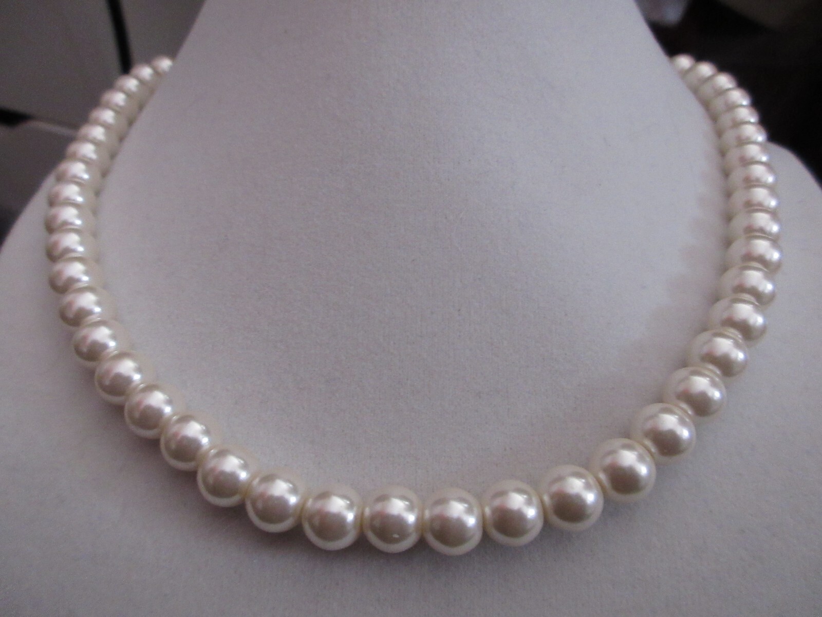 20” Signed SU Single Strand White Lustre Faux Pearl Necklace Adjust 18″ Max NICE