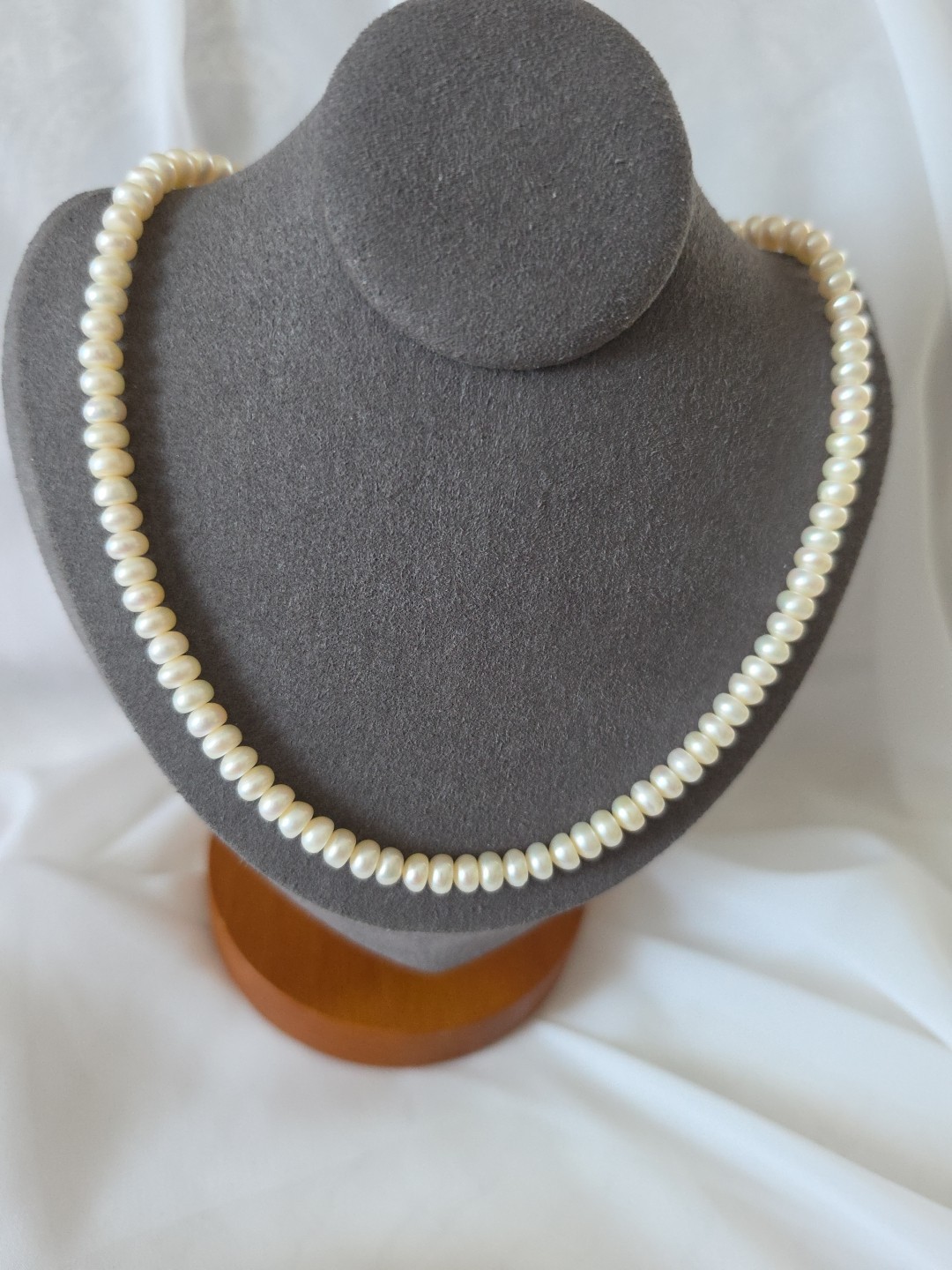 CULTURED FRESHWATER BUTTON PEARL NECKLACE YELLOW GOLD PLATED 925 CLASP 15″