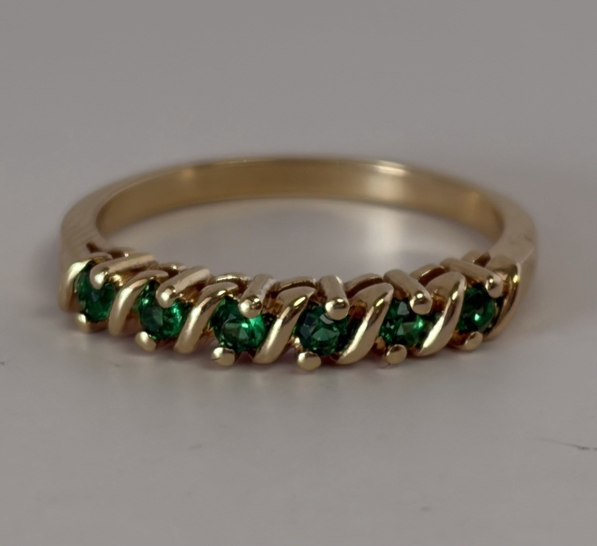 10k Yellow Gold Band Ring 6 Round Green Cubic Zirconia Prong Set