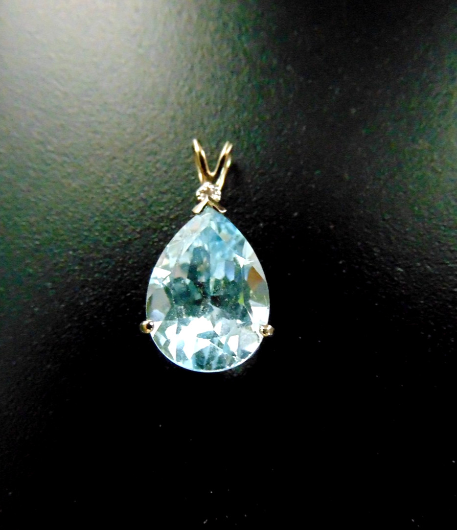 Blue Teardrop Pendant Sparkly Women Costume Jewelry 3/4 inch Gold Tone Setting