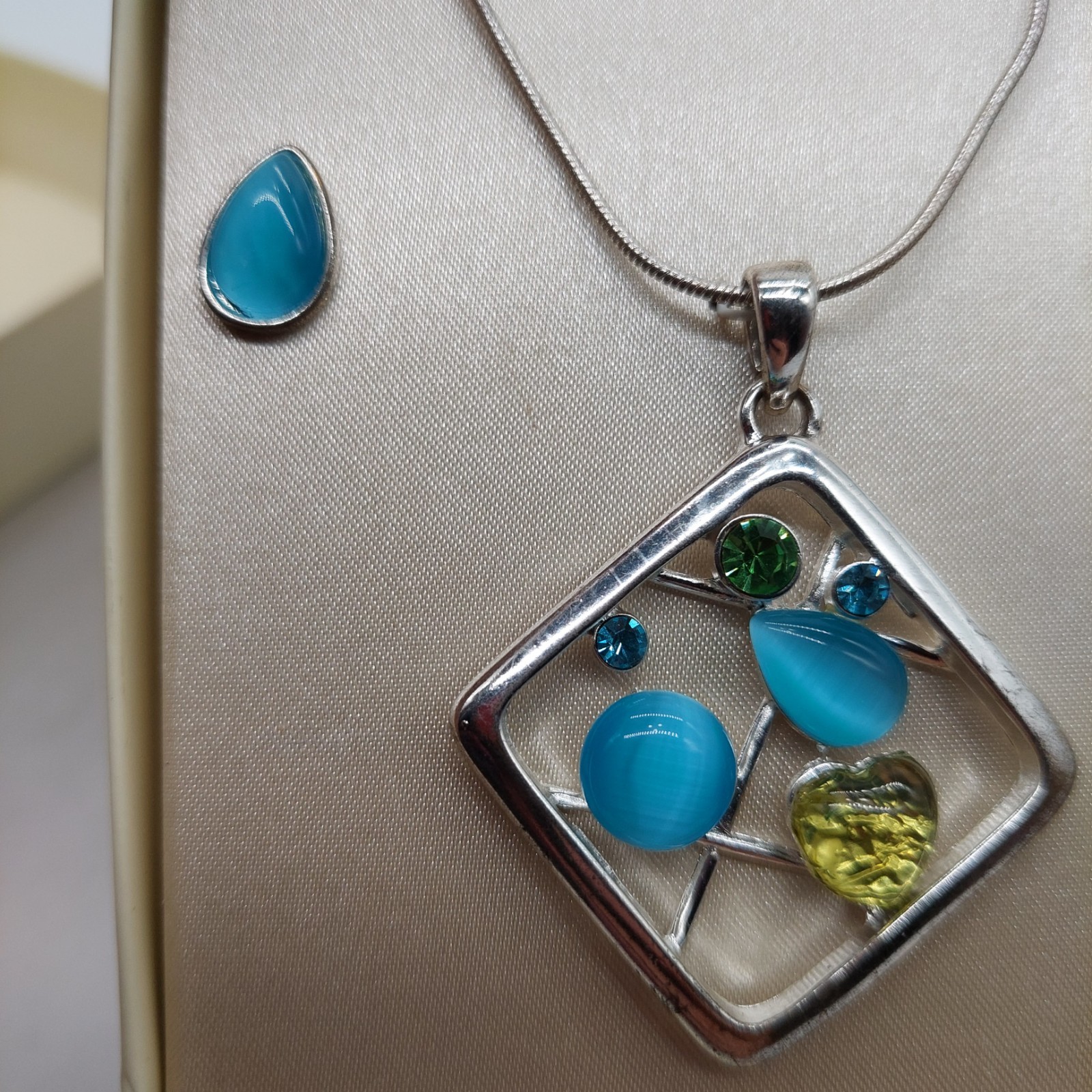Kim Roger’s Blue Yellow Acrylic Stones Silver Tone Necklace And Earrings Set