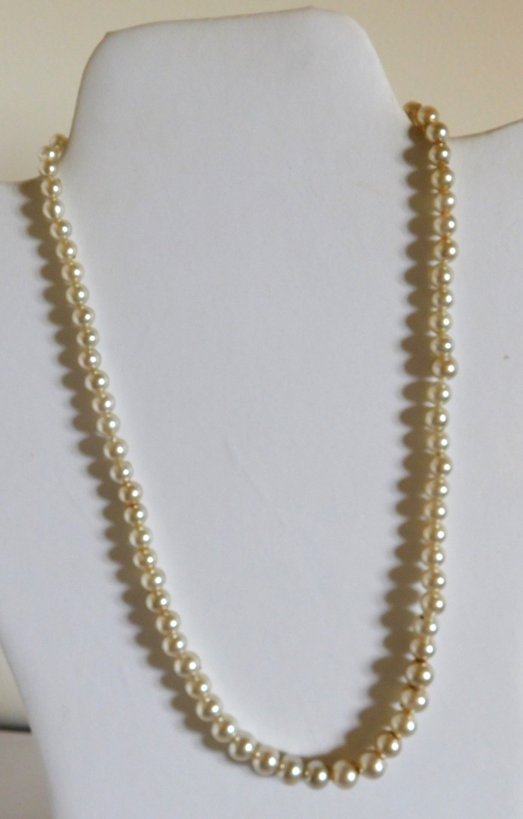 Faux Pearl Beaded Necklace – Beige Off White Graduated Bead 20″ (#N517)