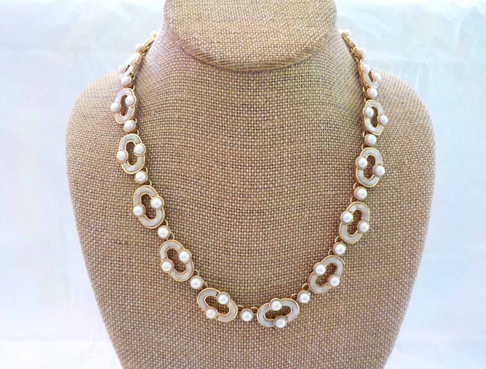 Faux Pearl & Faux Mother of Pearl Necklace Gold Tone Metal Oval Linked