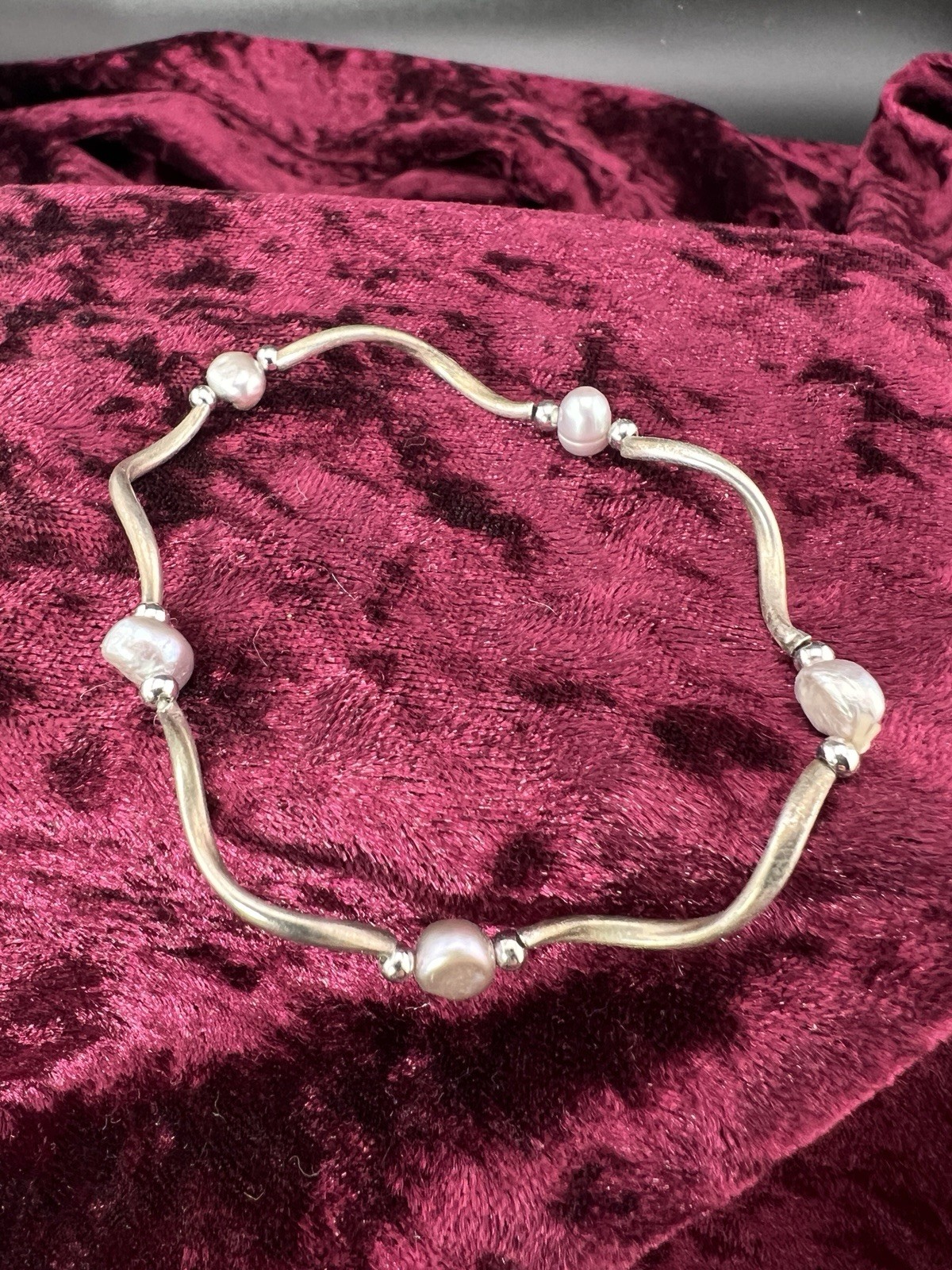 Easy Slip-on Silver Toned Metal 6 in. Stretch Bracelet/Bangle