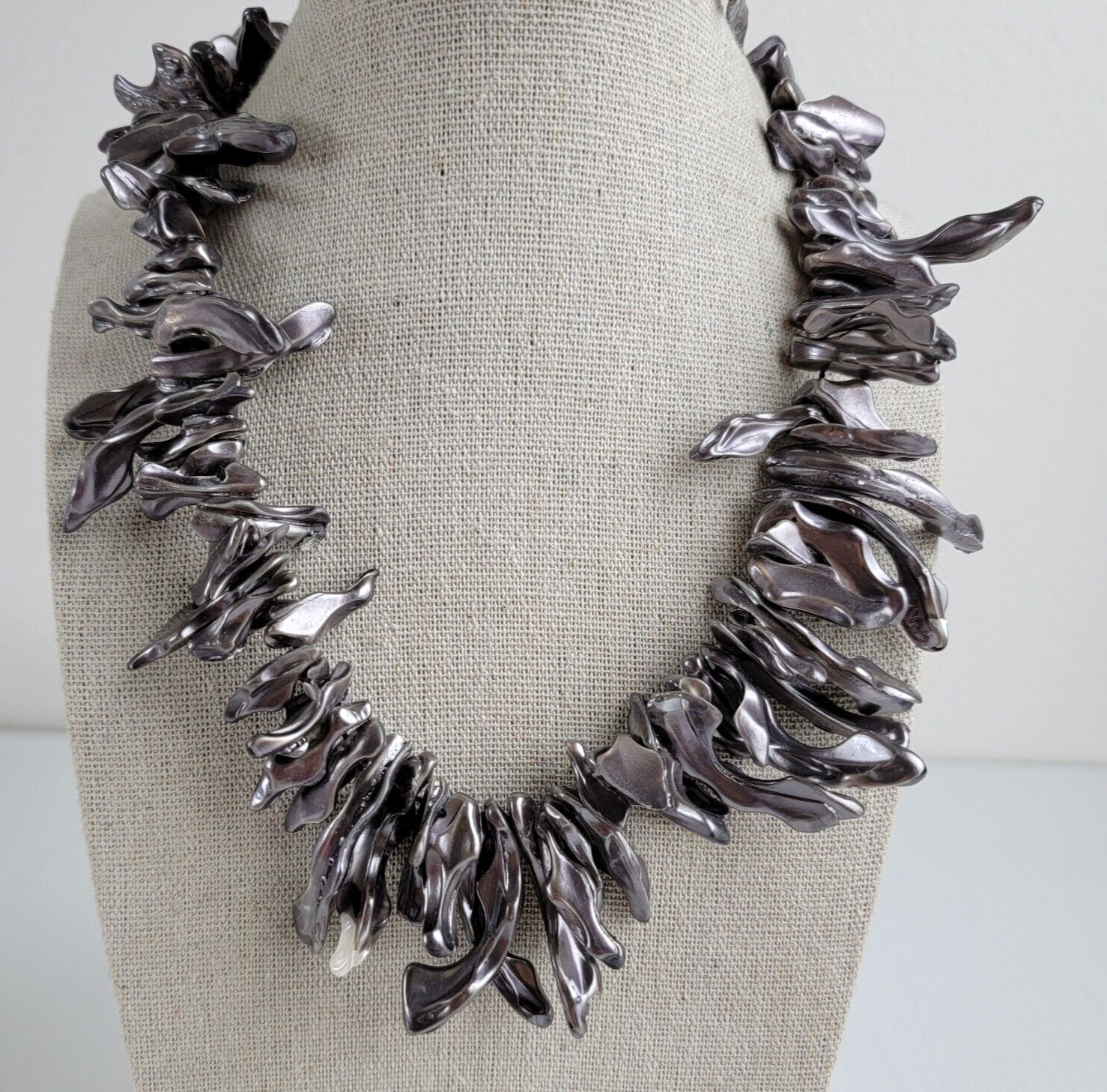 Gray Mother Of Pearl Wreath Necklace 18.5 in Gunmetal Tone Lobster Clasp