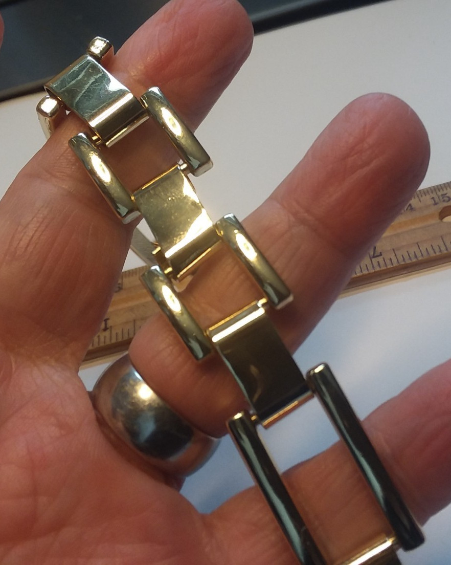 7.75″ Gold Tone Square Link Bracelet With Fold Over Clasp 01-01-2026