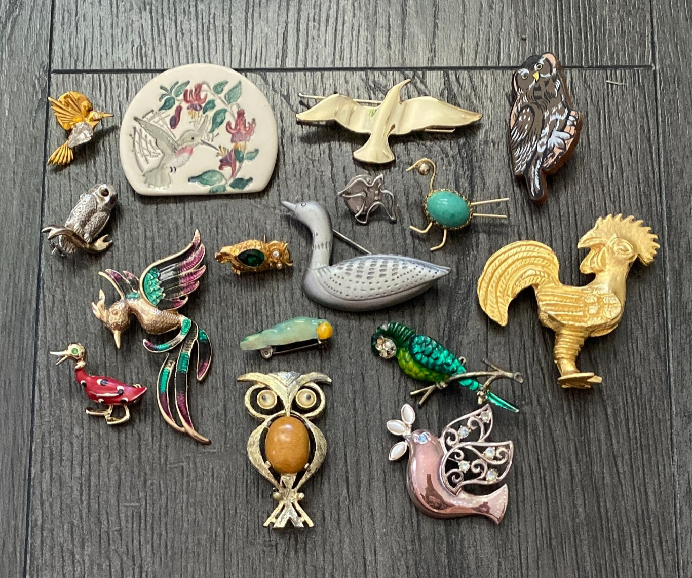 Vintage Bird Pins Brooches Lot of 16 Mixed Material Parrot Dove Duck Humming Etc