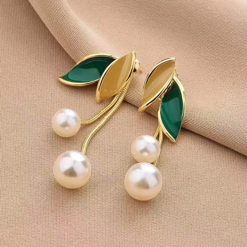 Woman’s Imitation Pearl Dangle Stud Earring Green Leaf Zinc Alloy Epoxy Earrings