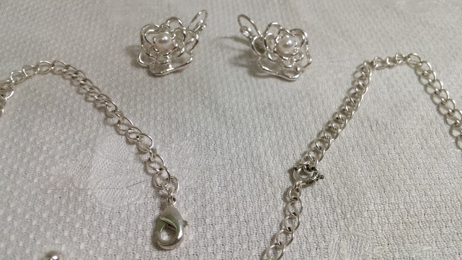 Vintage Silvertone Metal Faux Pearl 20″ Tiered Necklace & Wire Pierced Earrings