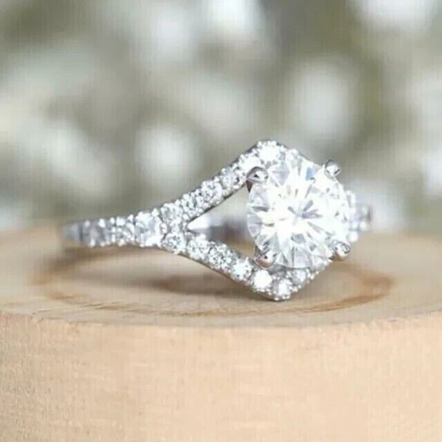 2.50Ct Round Cut Simulated Diamond Women’s Wedding Ring In 14K White Gold Plated
