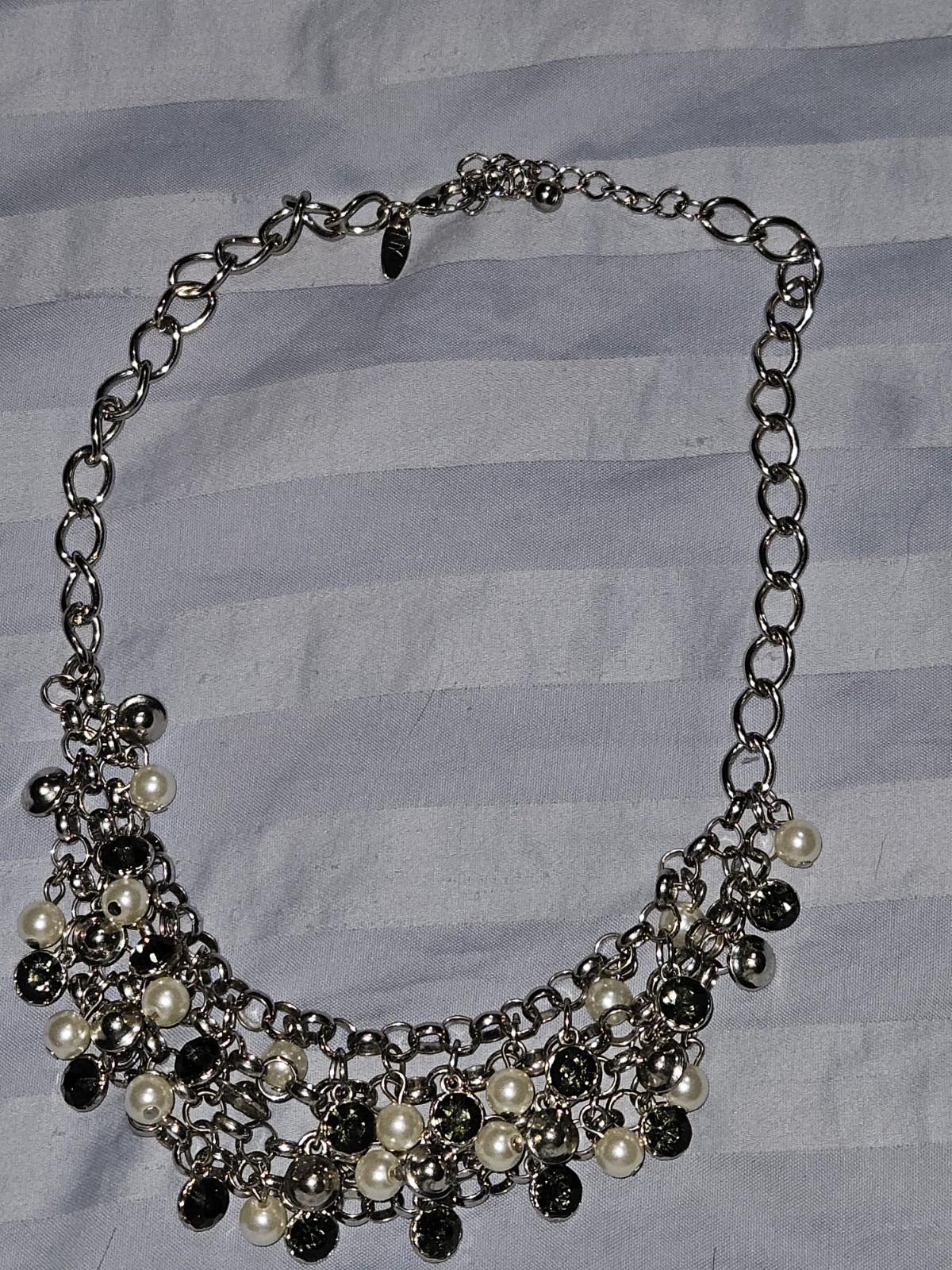 NY BRAND GREY RHINESTONES & FAUX PEARLS SILVER TONE BIB NECKLACE SPARKLY