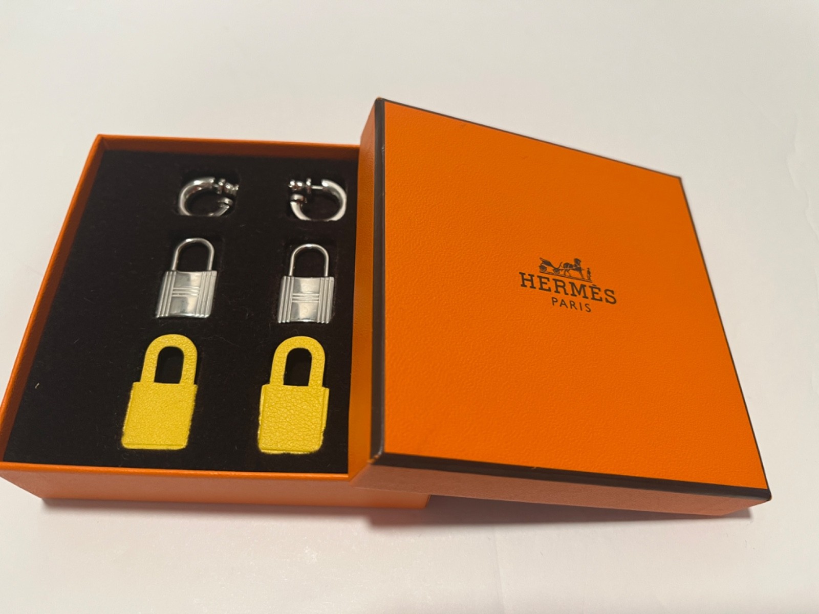 100% Authentic Hermes O’Kelly Earrings – NWT, Hermes Box