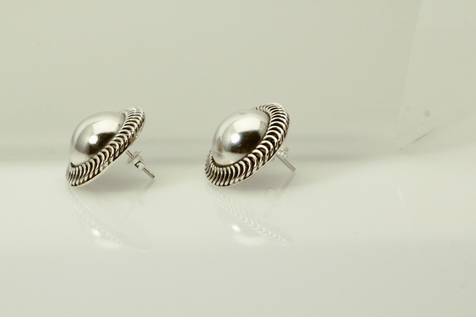 Round Puffy 925 Sterling Silver Mexico Post Earrings 13.3 grams (EAR5598)