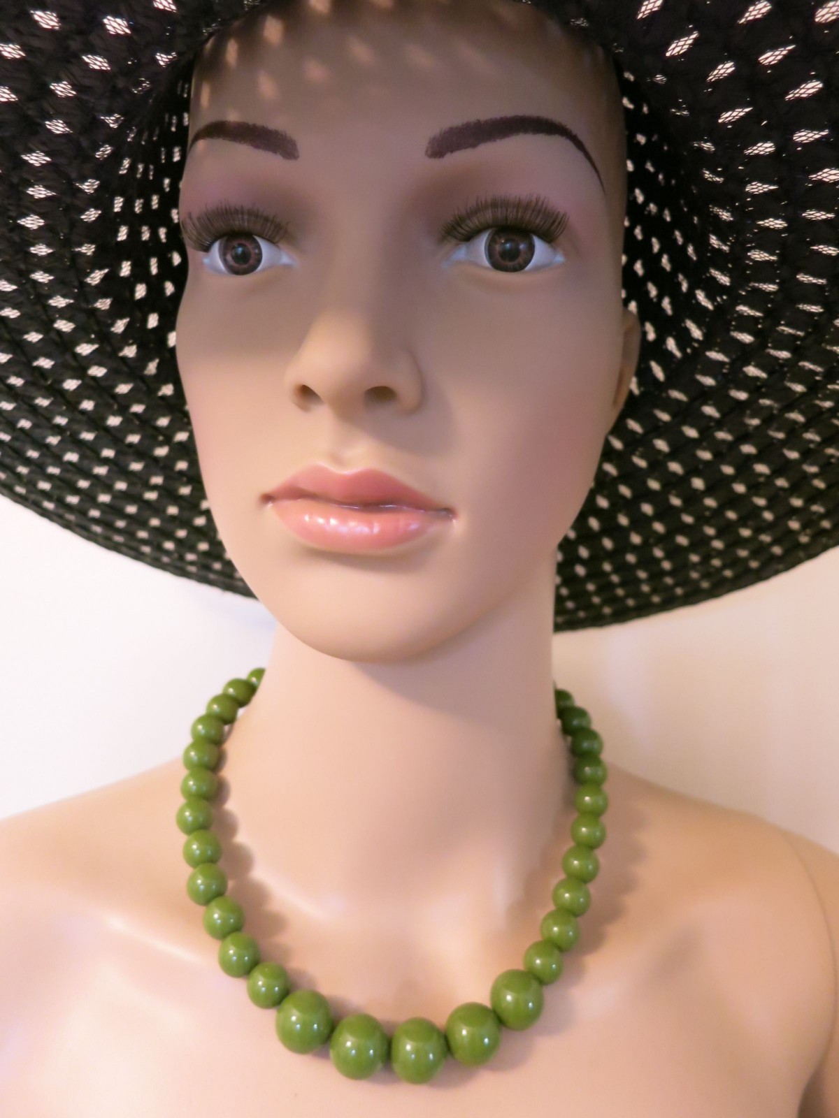 Gumball Necklace 50s Rockabilly PinUp Olive WW2 Bead Beads Retro 46cm Army Green