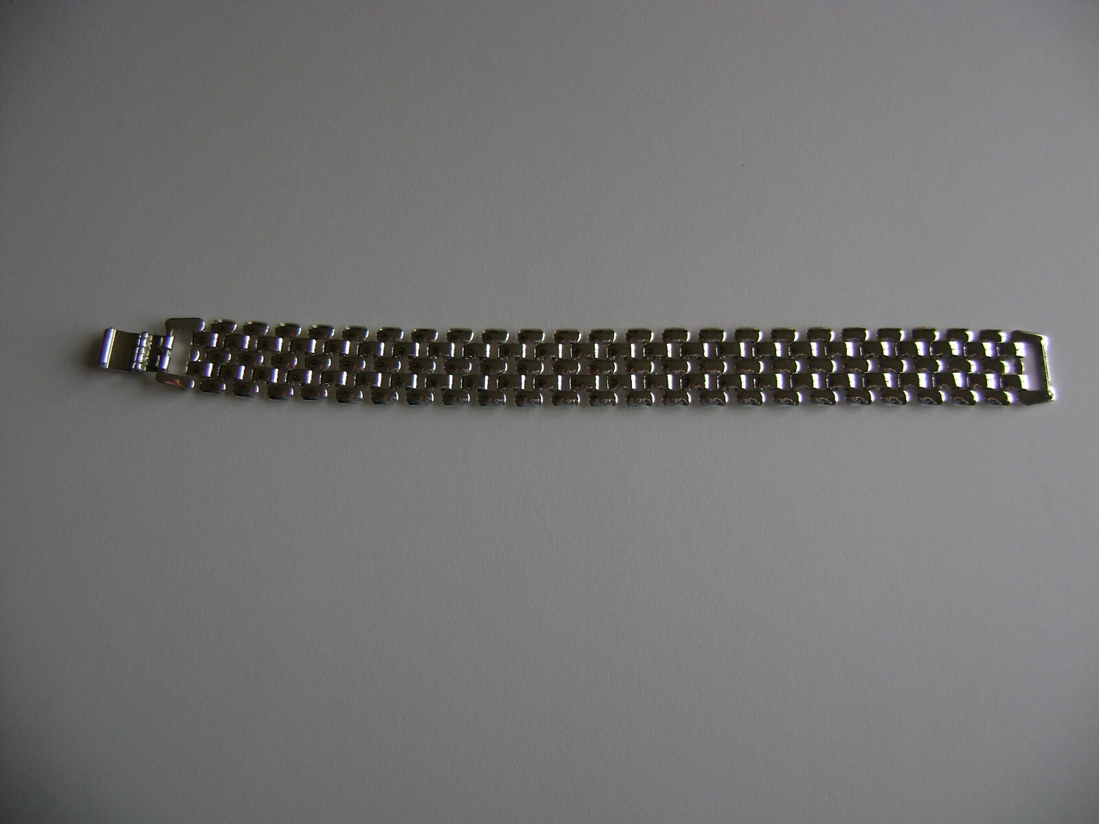 WOMEN’S BRACELET SILVER TONE LINKS CLASP COSTUME FASHION FITS 6.5 TO 7 ” WRIST