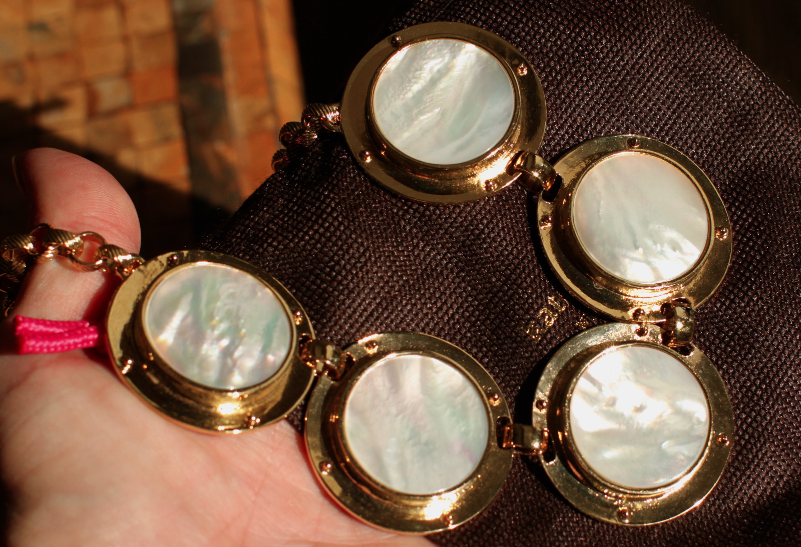 KATE SPADE HUGE SHELL NAUTICAL ALL ABOARD MOTHER OF PEARL DISC NECKLACE GOLD