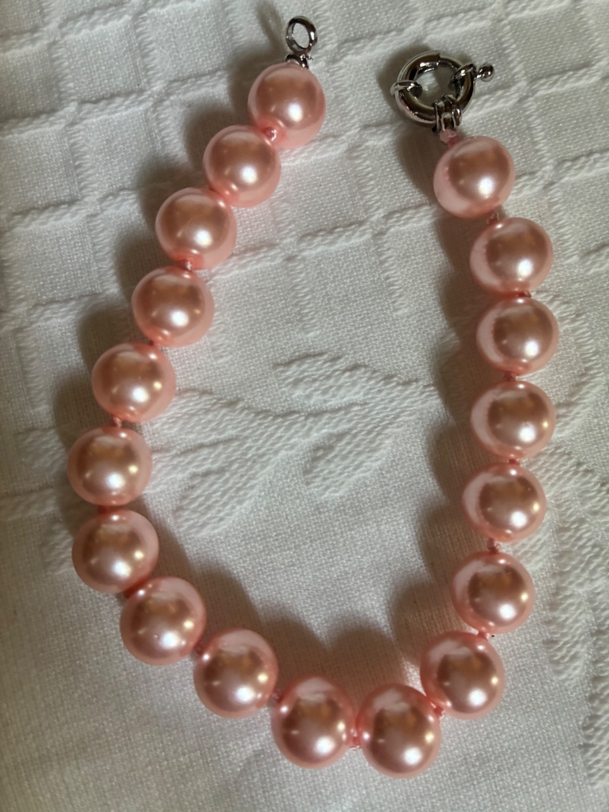 Pink shell pearl bracelet with silver clasp. approx 7.5″ wedding+all occasion