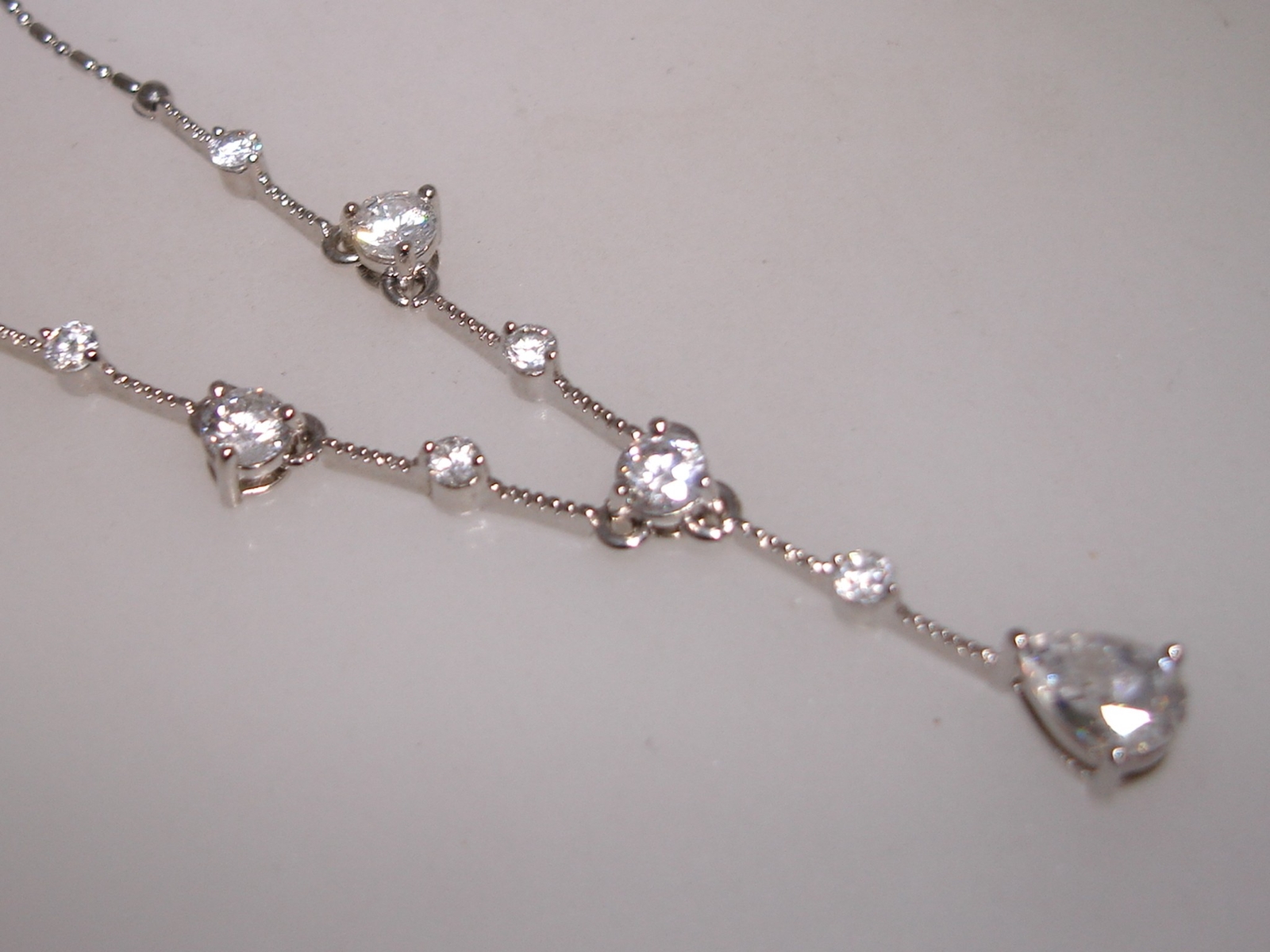 BEAUTIFUL SILVER APPROX. 1+ CTW SPARKLING DQ CZ PENDANT NECKLACE!