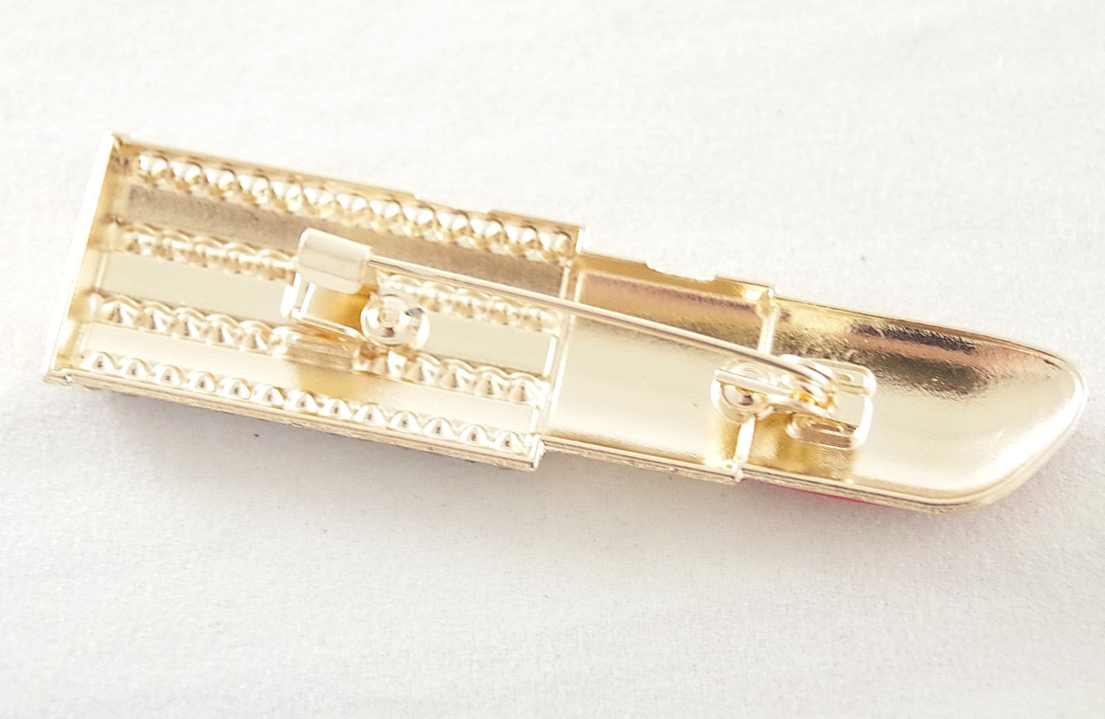 2.5″ BETSEY JOHNSON RED LIPSTICK TUBE RHINESTONE, ENAMEL & GOLD TONE BROOCH PIN
